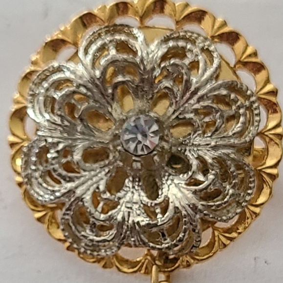 VINTAGE 3D GOLD & SILVER WREATH MEDALLION ANGEL MARY COIN BROOCH FUR PIN - Picture 5 of 11